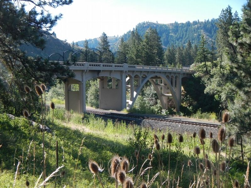 Upper Perry Arch Bridge image. Click for full size.