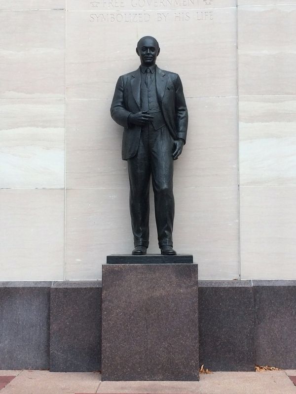 Robert A Taft Statue image. Click for full size.