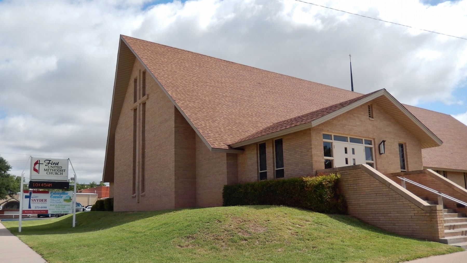 First Methodist Church (<i>third sanctuary built 1961</i>) image. Click for full size.