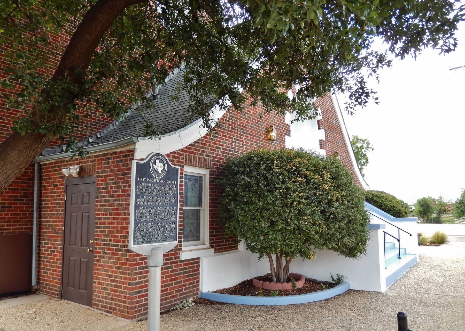 First Presbyterian Church Marker (<i>wide view</i>). Click for full size. First Presbyterian Church Marker (<i>wide view</i>) image. Click for full size.