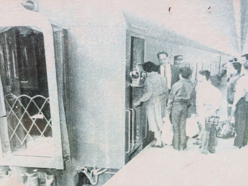 Close-up photo of the Passenger Car from the marker image. Click for full size.