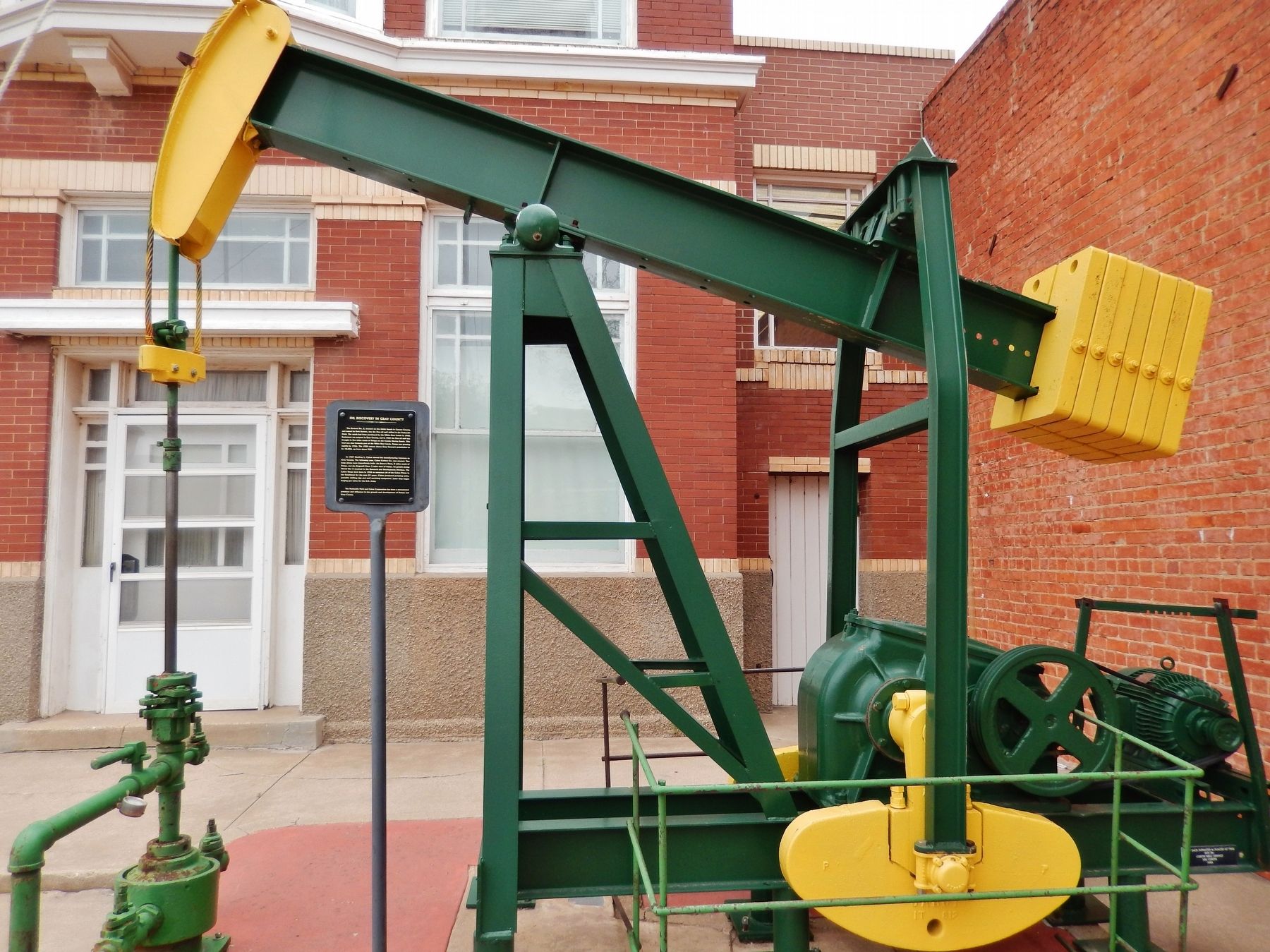 Oil Discovery in Gray County Marker (<i>tall view showing adjacent pumpjack exhibit</i>). Click for full size. Oil Discovery in Gray County Marker (<i>tall view showing adjacent pumpjack exhibit</i>) image. Click for full size.