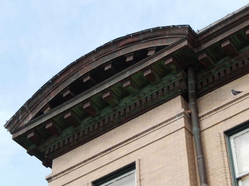 Hays County Courthouse (<i>cornice</i>) image. Click for full size.
