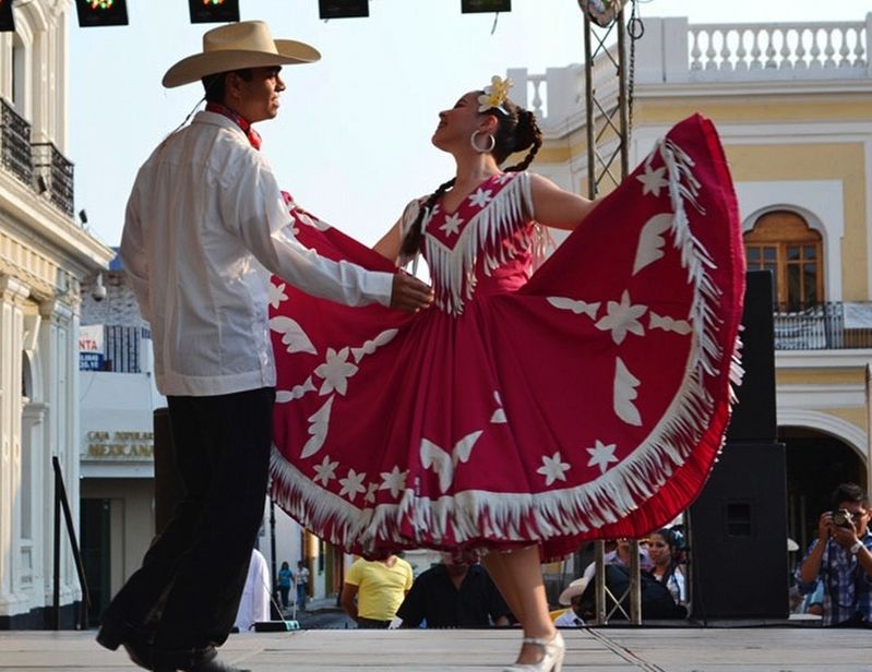 An example of a couple dancing huapango from nearby Hidalgo state. image. Click for full size.