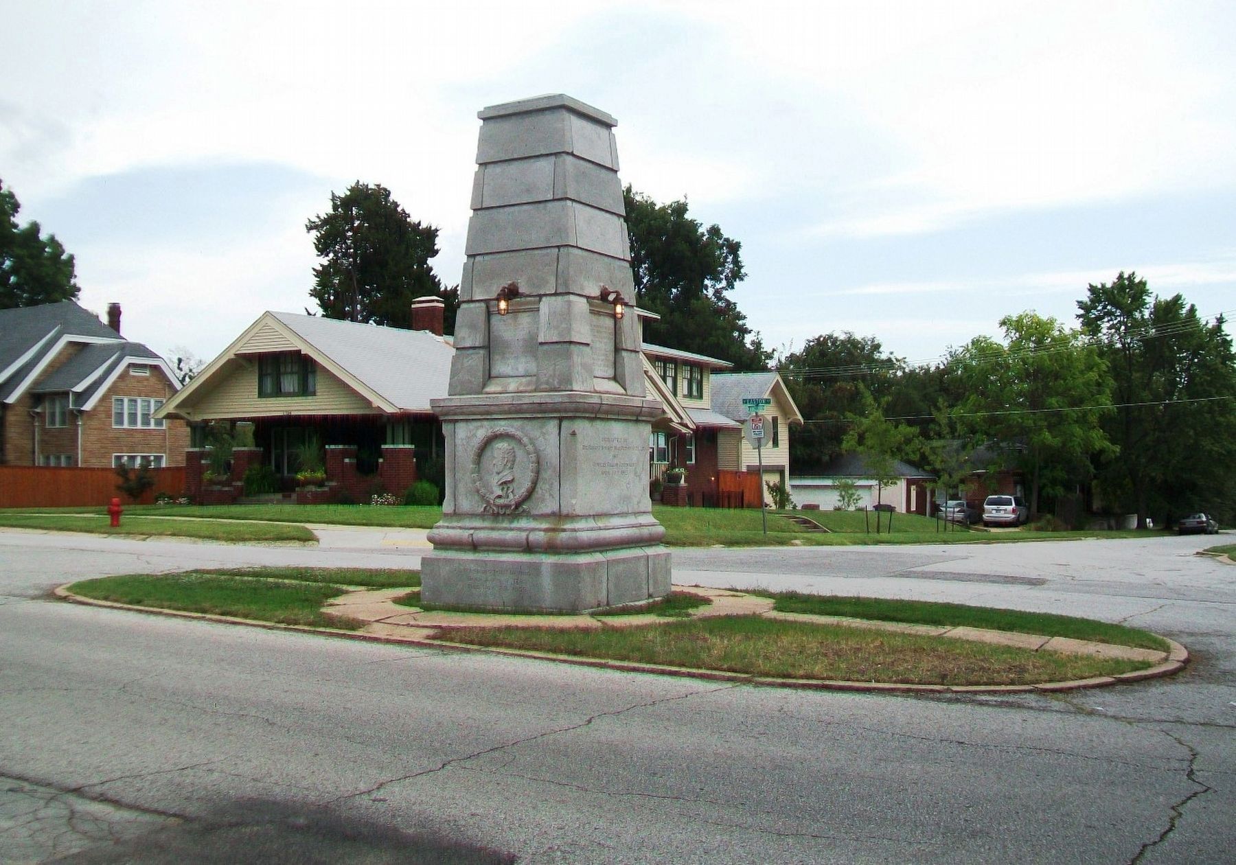 Washington Irving Monument image. Click for full size.