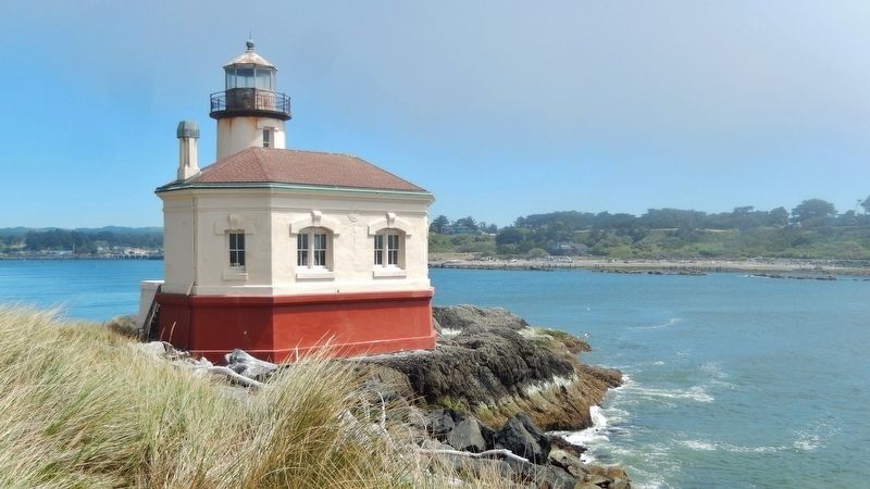 Coquille River Lighthouse (<i>west side</i>) image. Click for full size.