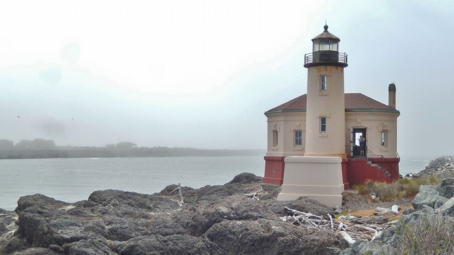 Coquille River Lighthouse (<i>east side</i>) image. Click for full size.