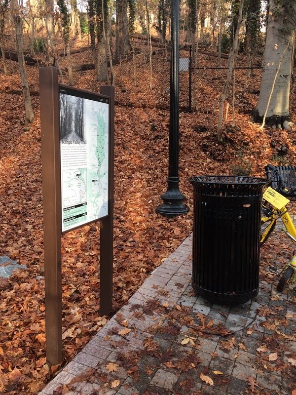Klingle Valley Trail Marker. Click for full size. Klingle Valley Trail Marker image. Click for full size.