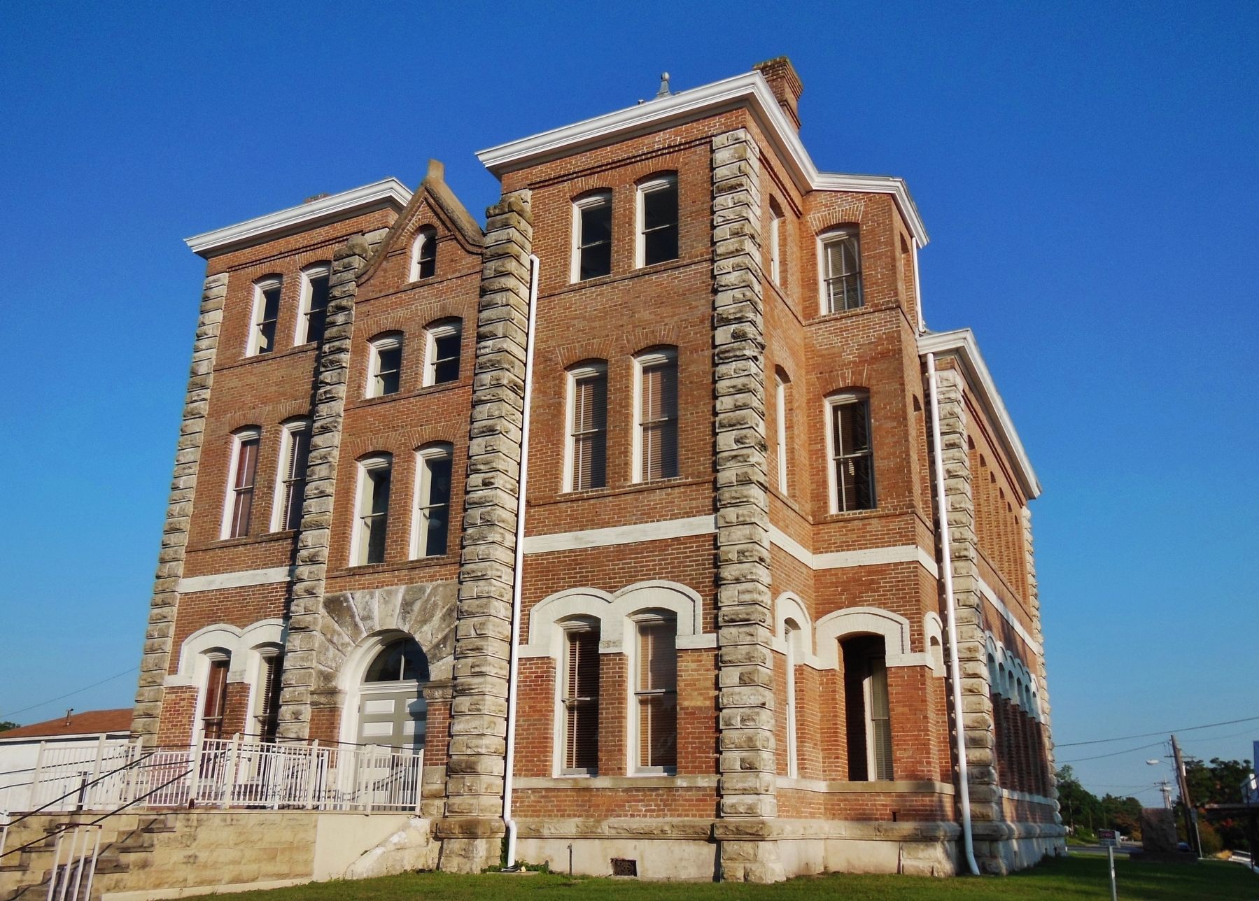 Grimes County Courthouse (<i>northwest corner</i>). Click for full size. Grimes County Courthouse (<i>northwest corner</i>) image. Click for full size.