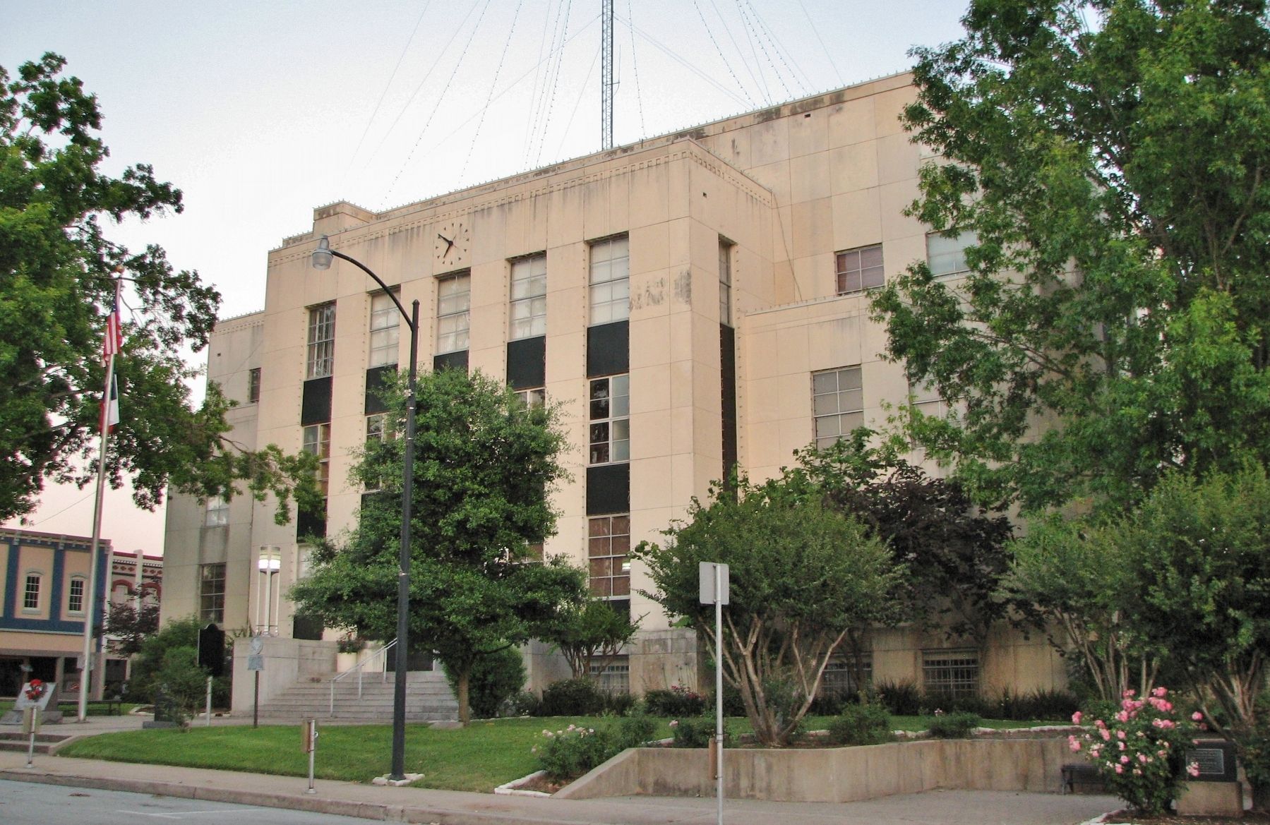 Washington County Courthouse (<i>north side; main entrance</i>) image. Click for full size.