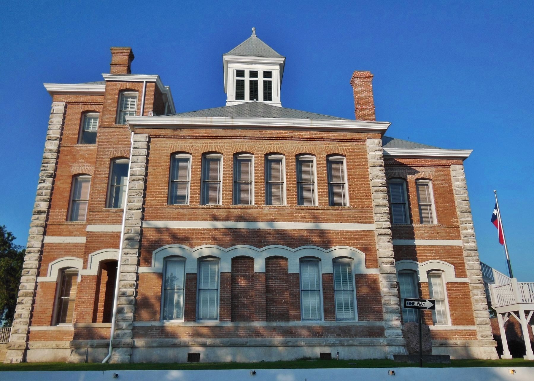 Grimes County Courthouse (<i>west side</i>) image. Click for full size.