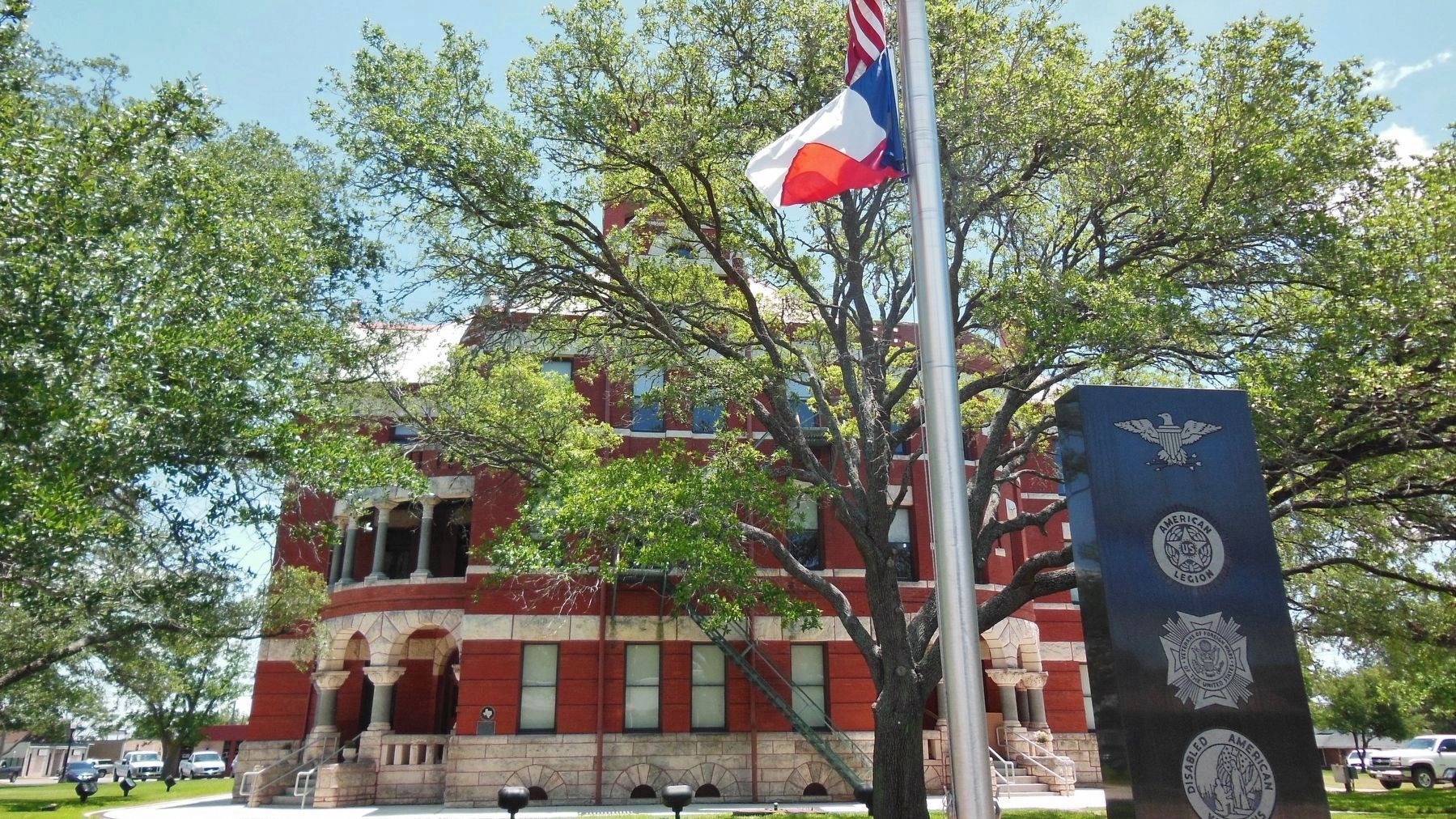 Lee County Courthouse Marker (<i>wide view; marker visible at left, between entrance and window</i>). Click for full size. Lee County Courthouse Marker (<i>wide view; marker visible at left, between entrance and window</i>) image. Click for full size.