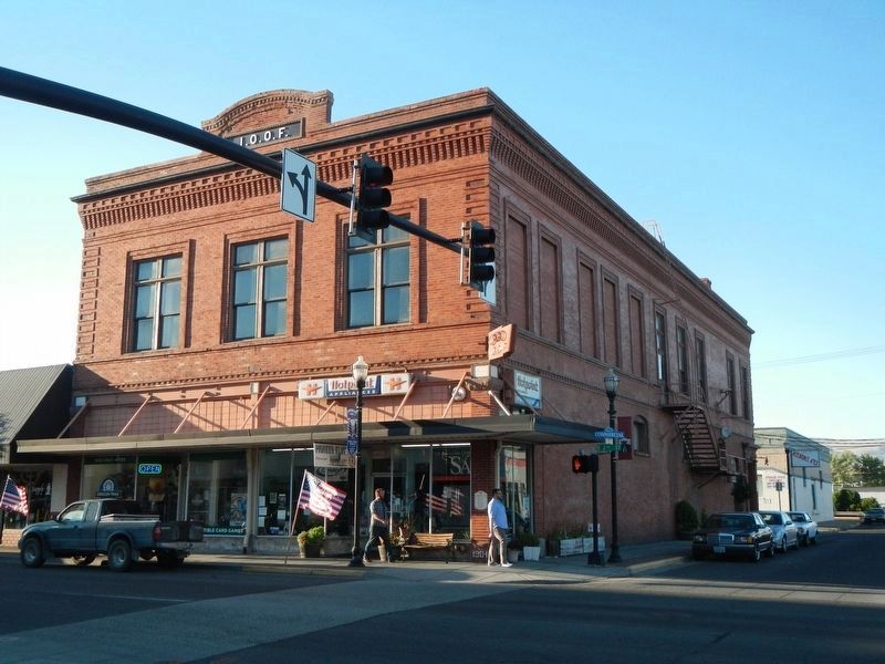 I.O.O.F. (Odd Fellows) Hall and Marker. Click for full size. I.O.O.F. (Odd Fellows) Hall and Marker image. Click for full size.