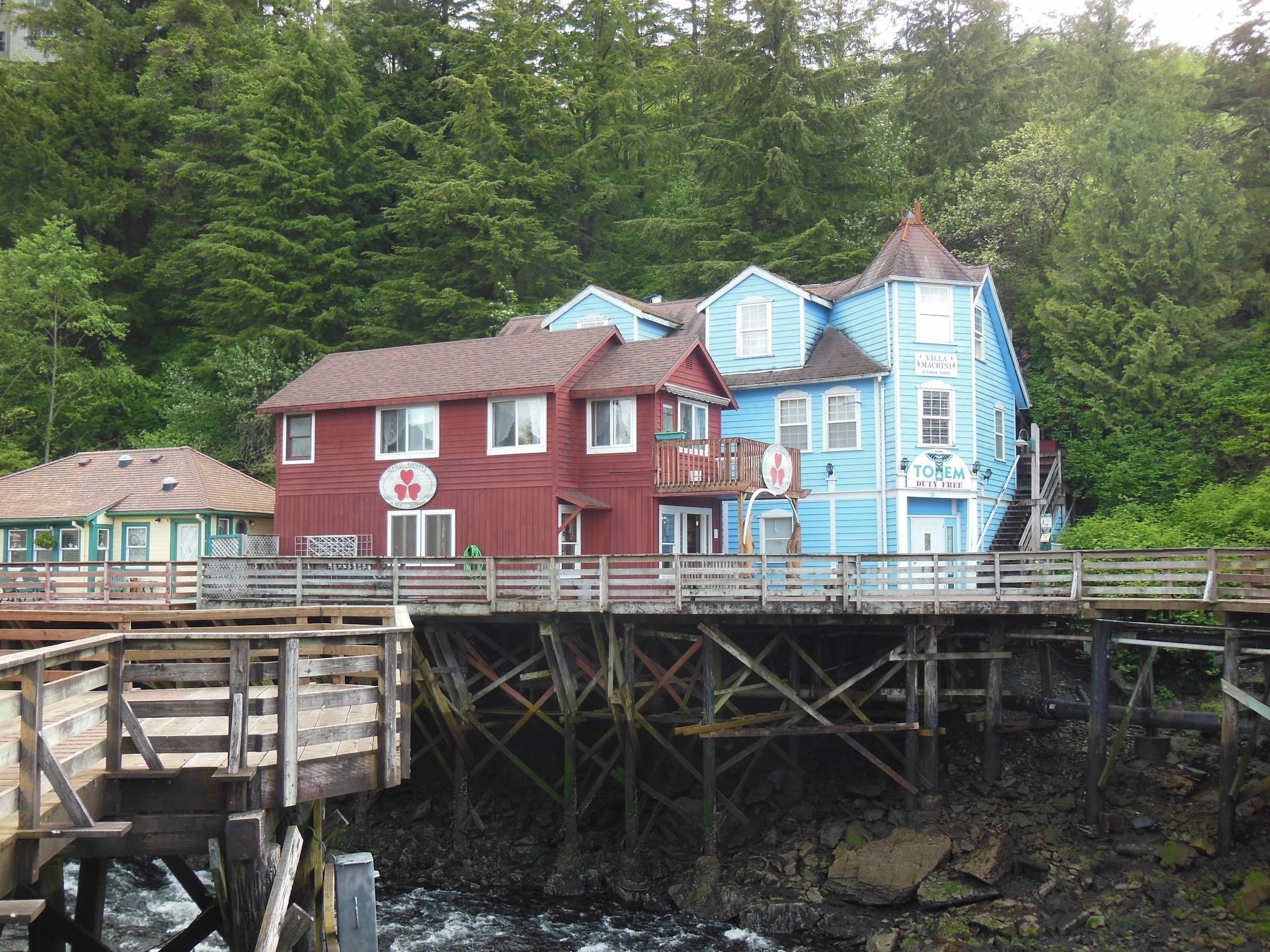 20 Creek Street (<i>yellow house at left edge of photo</i>) image. Click for full size.