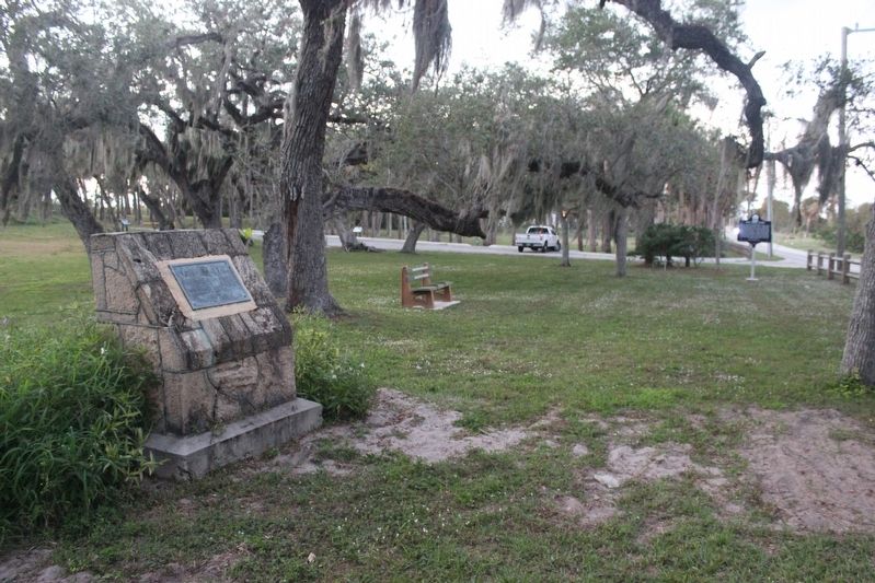 Fort Pierce Marker and surrounding area. Click for full size. Fort Pierce Marker and surrounding area image. Click for full size.