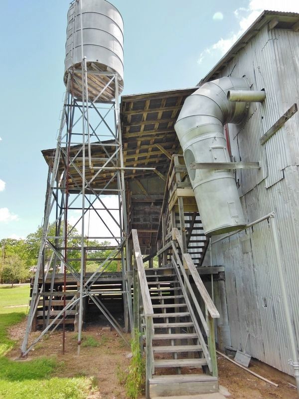 Burton Farmers Gin (<i>back side view</i>) image. Click for full size.