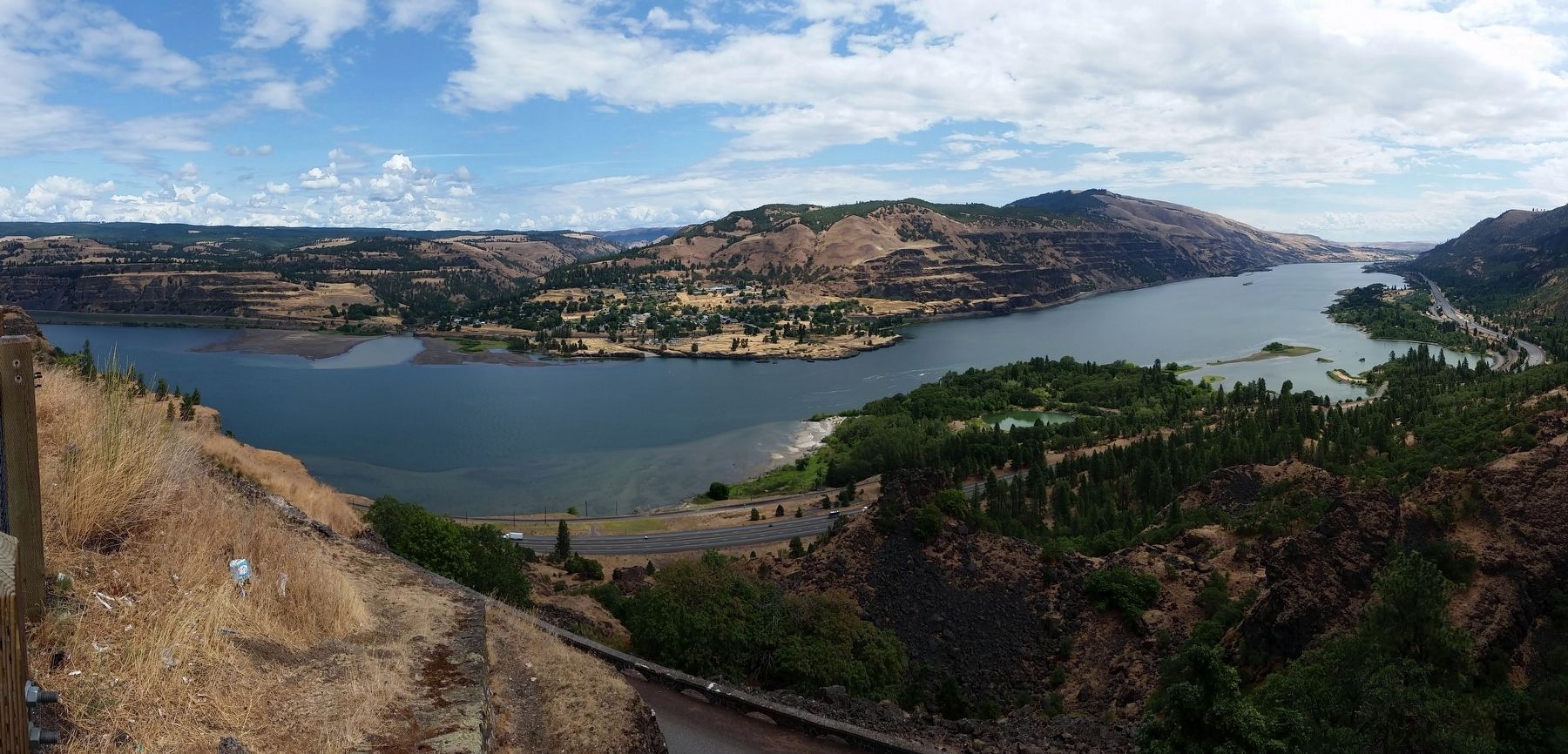 Panoramic View of Columbia River Gorge from marker image. Click for full size.