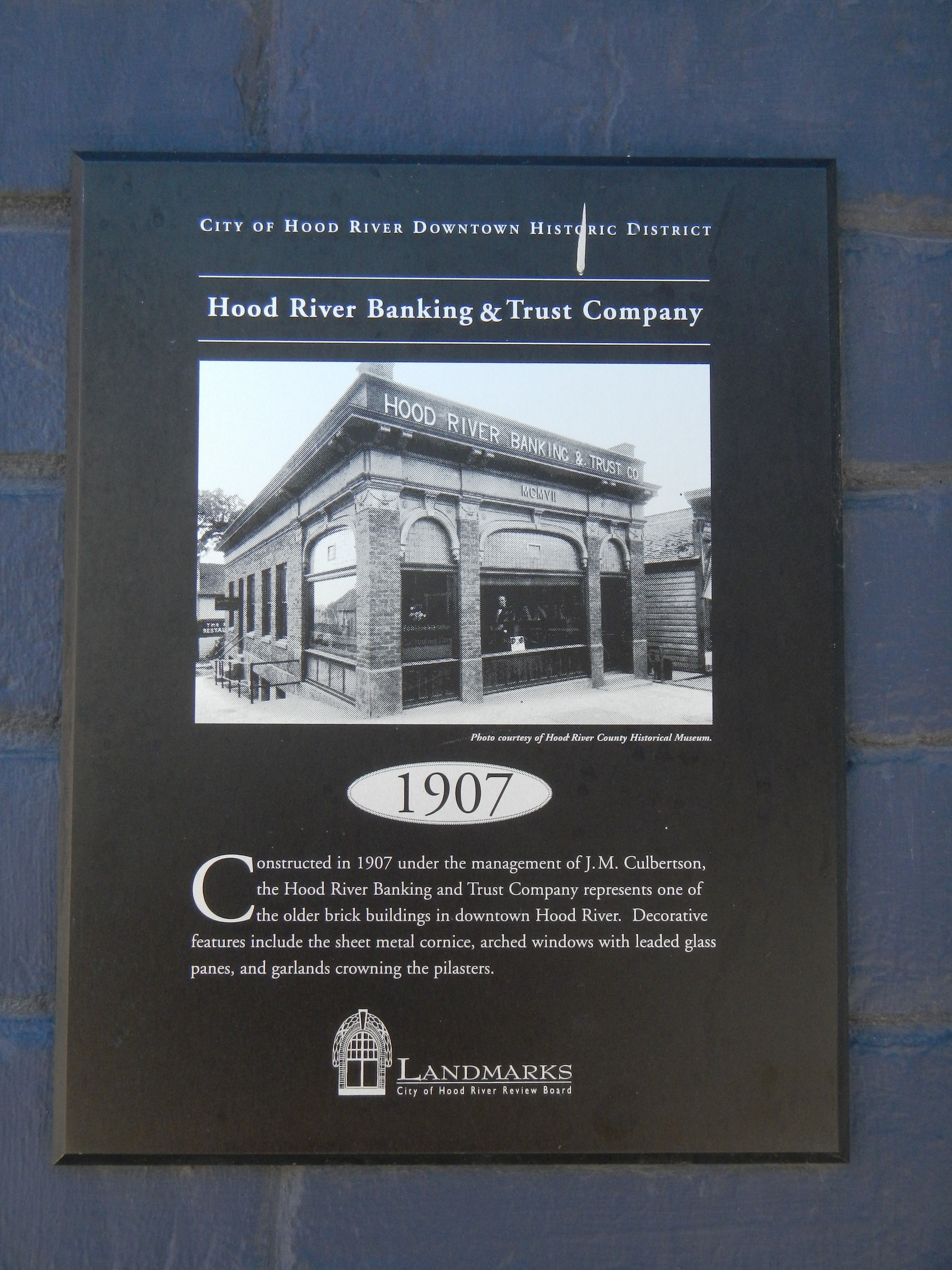 Hood River Banking & Trust Company Marker