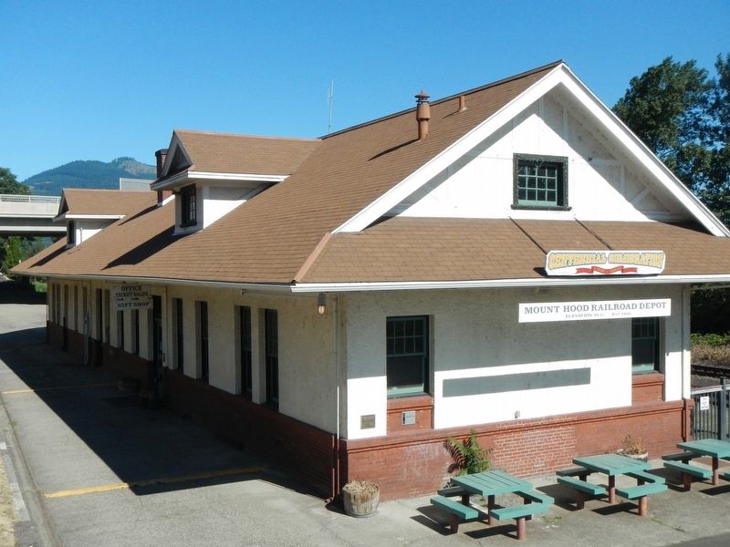 OWR & N Company Railroad Depot and Marker image. Click for full size.