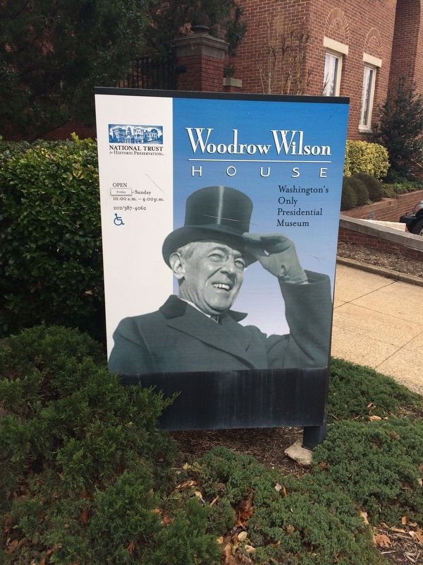 Sign in front of the Woodrow Wilson House image. Click for full size.