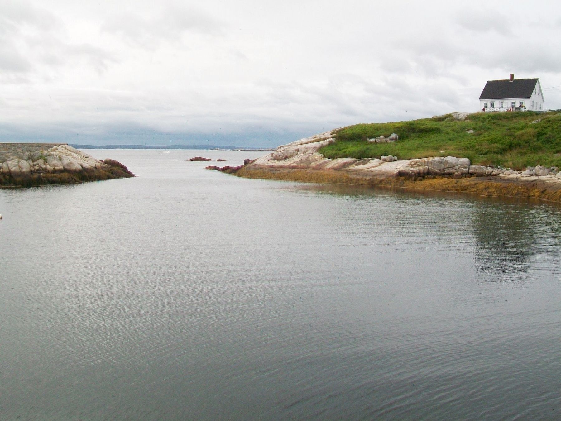 Entrance to Peggy's Cove image. Click for full size.