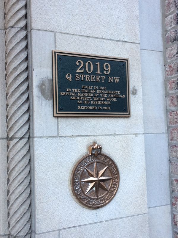 2019 Q Street NW Marker with Conservation Easement plaque below image. Click for full size.