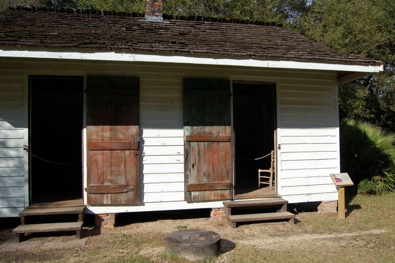 Schoolhouse Marker and building image. Click for full size.