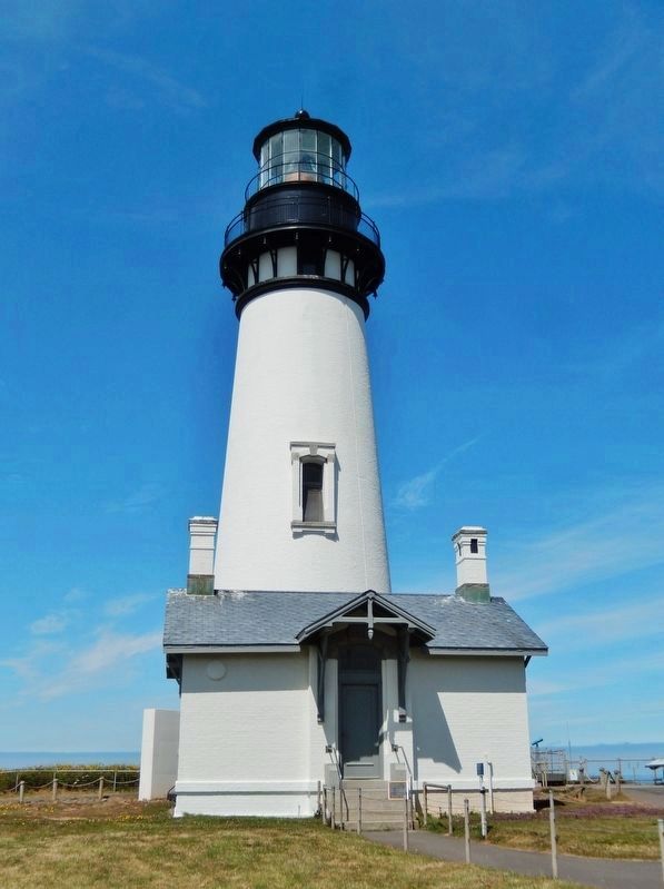 Yaquina Head Lighthouse (<i>front view showing Office & Storeroom Building</i>) image. Click for full size.