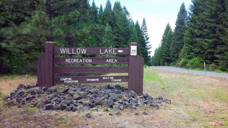 Willow Lake Recreation Area entrance sign image. Click for full size.