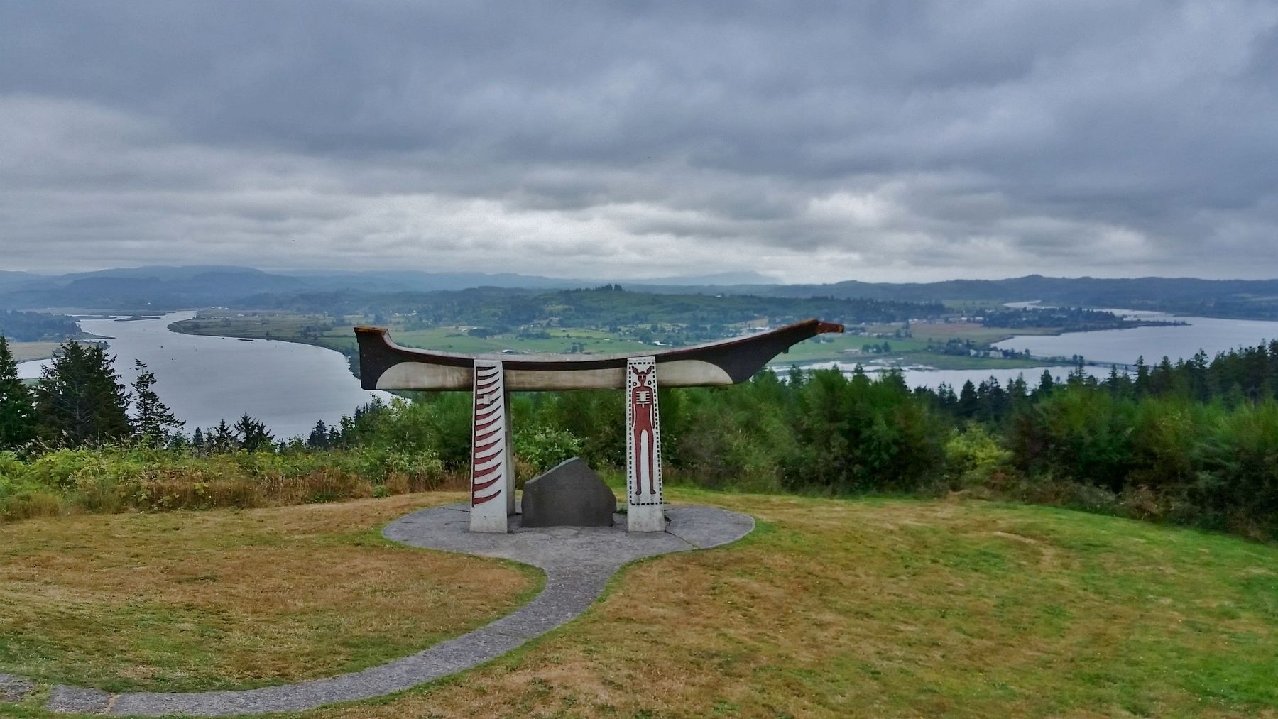 Indian Burial Canoe / Comcomly Monument. Click for full size. Indian Burial Canoe / Comcomly Monument image. Click for full size.