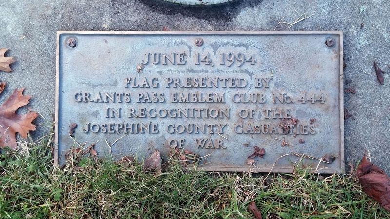 Riverside Park Memorial Flagpole Marker image. Click for full size.