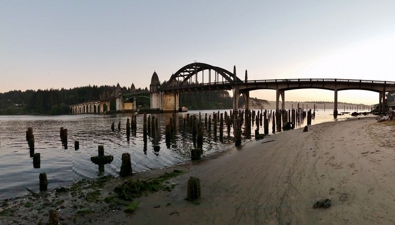 Siuslaw River Bridge (<i>panoramic view from marker</i>) image. Click for full size.
