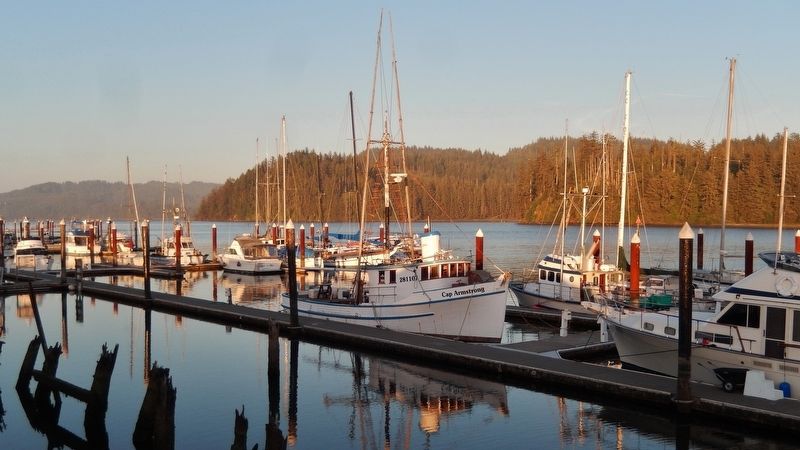 Old Town Fishing Boat Docks & Siuslaw River image. Click for full size.