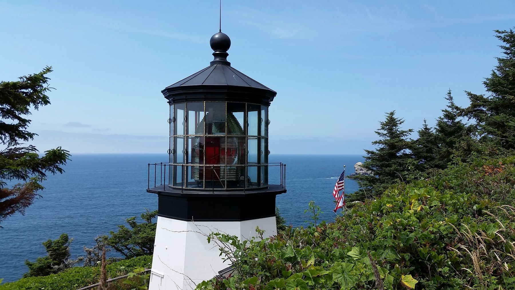 Cape Meares Lighthouse (<i>wide view</i>) image. Click for full size.