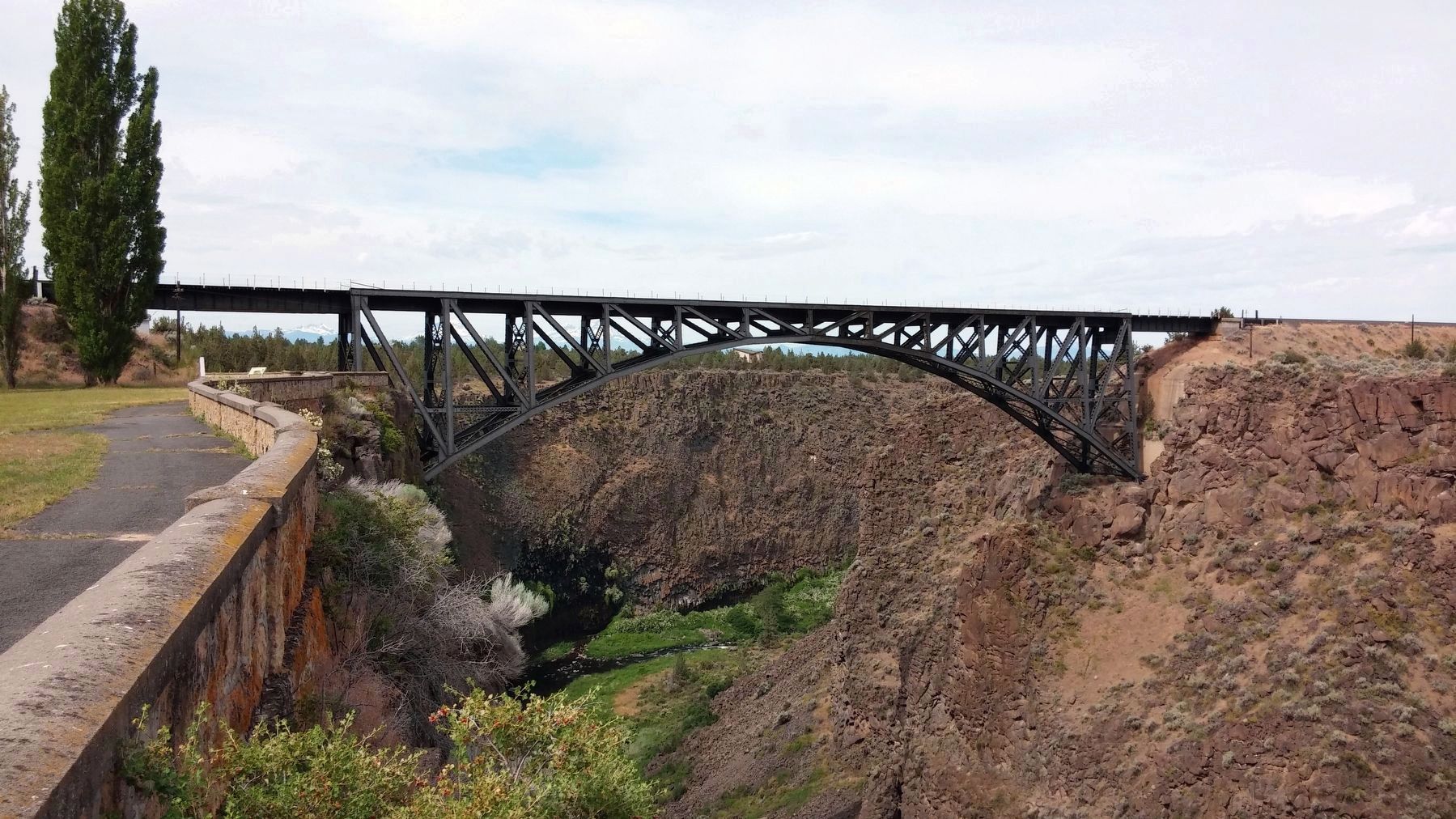 The Oregon Trunk Railroad Bridge image. Click for full size.