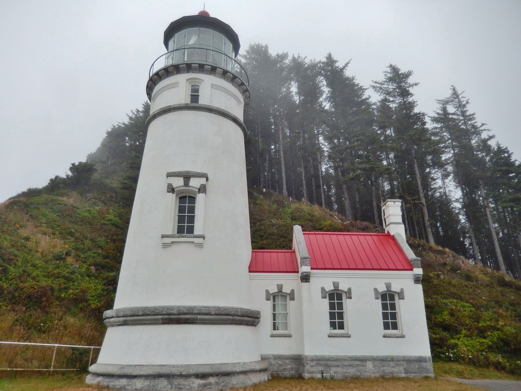 Heceta Head Lighthouse image. Click for full size.