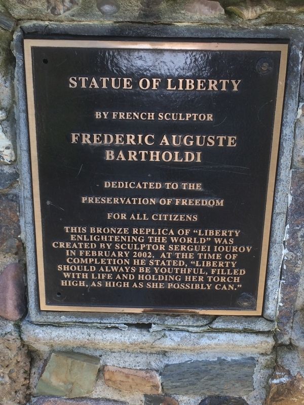 (North side pedestal - Current Statue's Plaque) image. Click for full size.