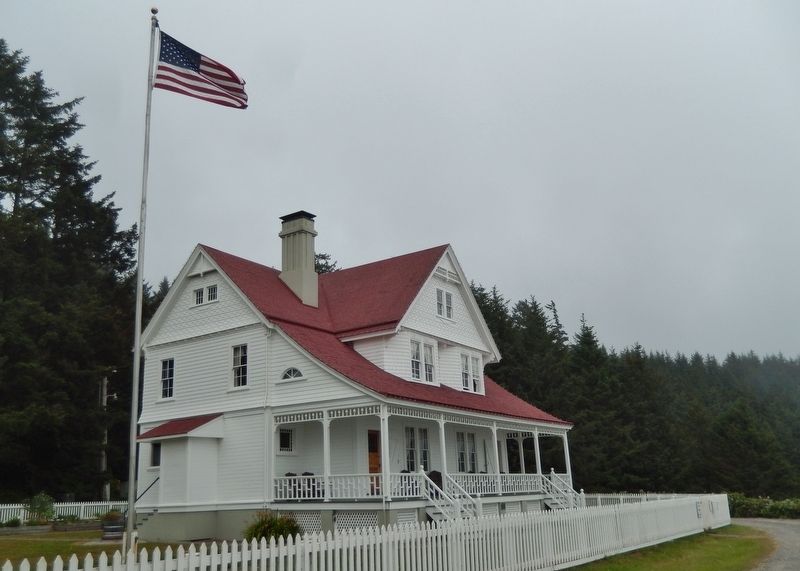 Assistant Keepers' House (<i>view from near marker</i>) image. Click for full size.