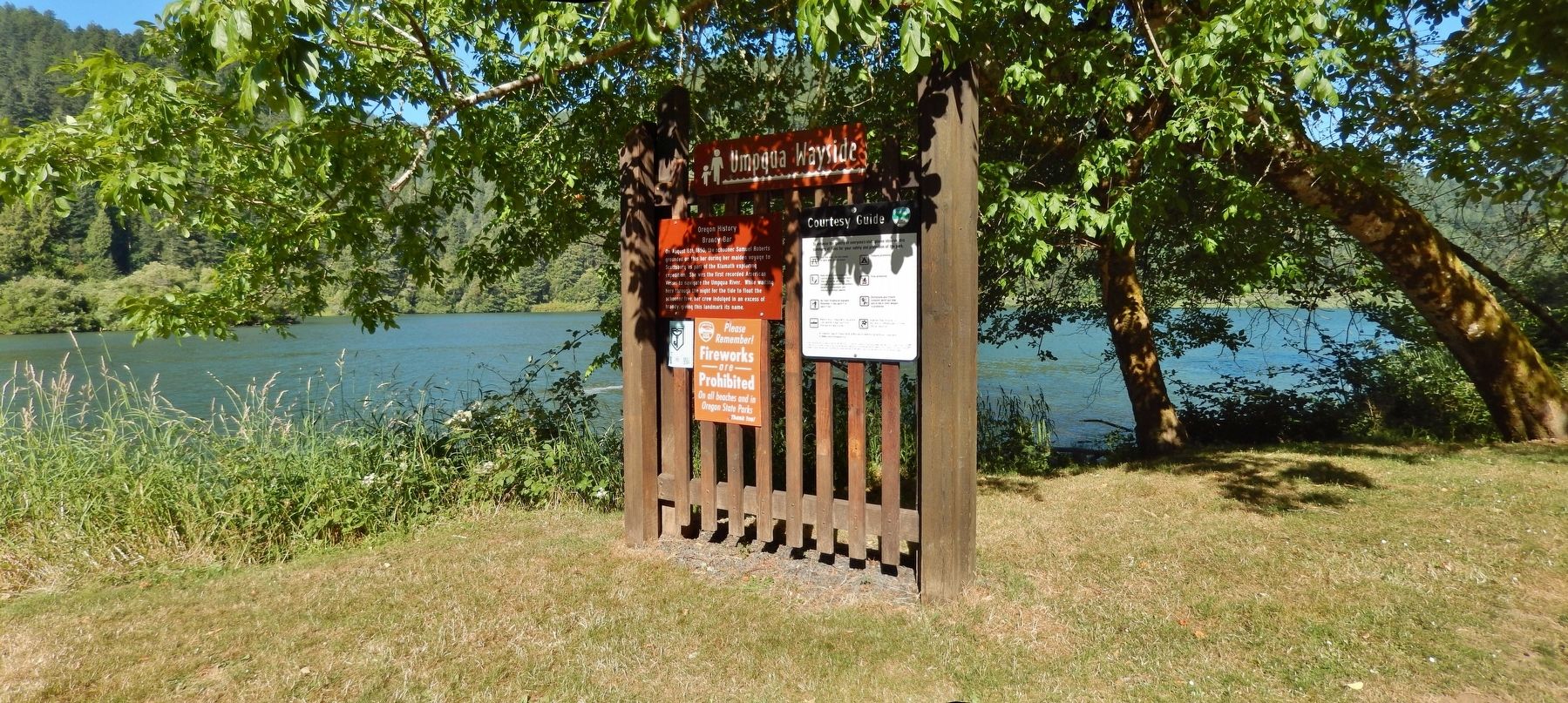 Brandy Bar Marker (<i>wide view; Umpqua River in background</i>) image. Click for full size.