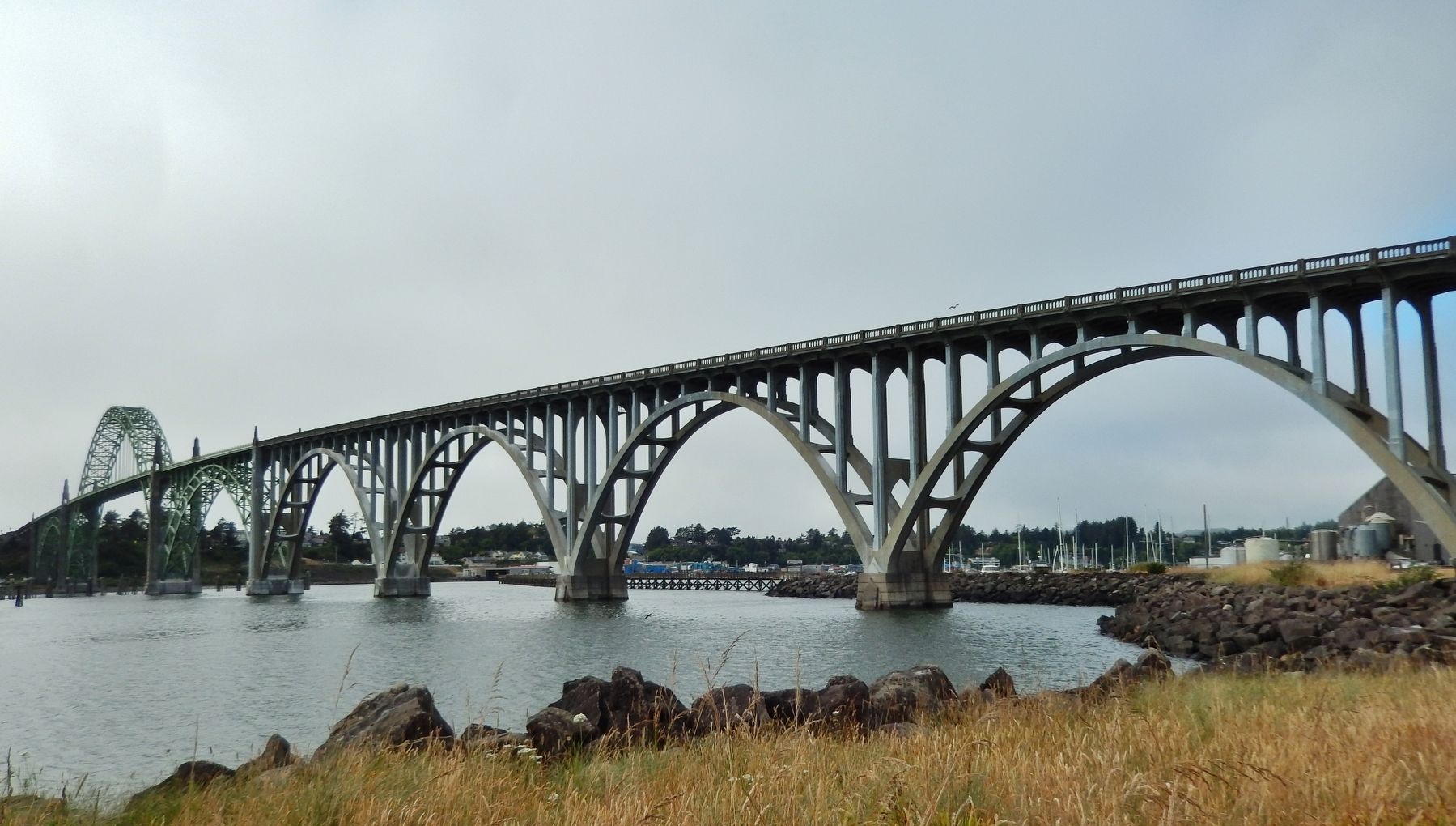 Yaquina Bay Bridge (<i>concrete arches at south end of bridge</i>) image. Click for full size.