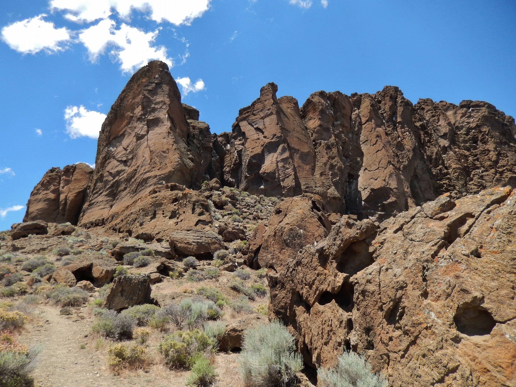 Fort Rock (<i>view from near marker</i>) image. Click for full size.