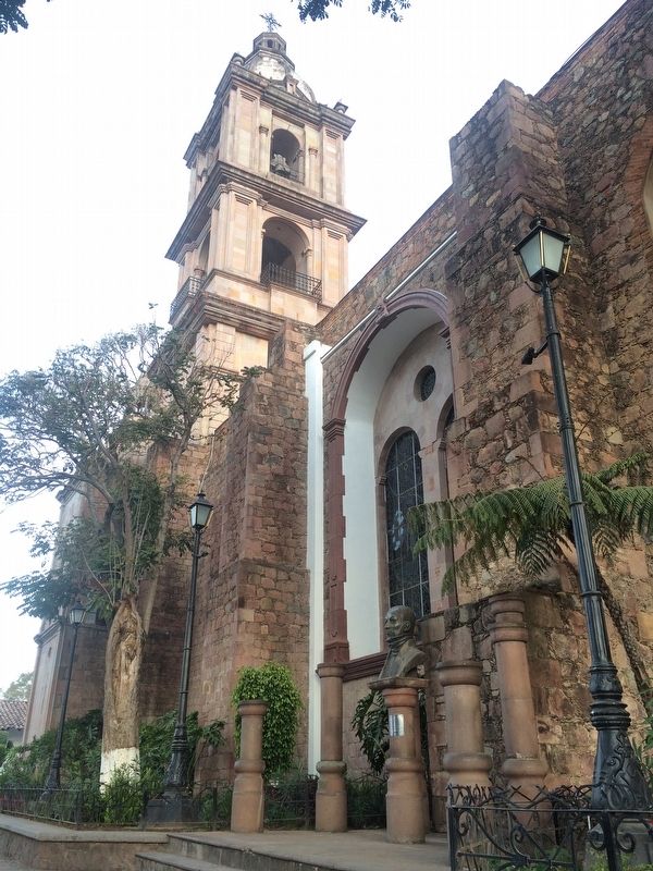 Nicolás Bravo monument and marker. Click for full size. Nicolás Bravo monument and marker image. Click for full size.
