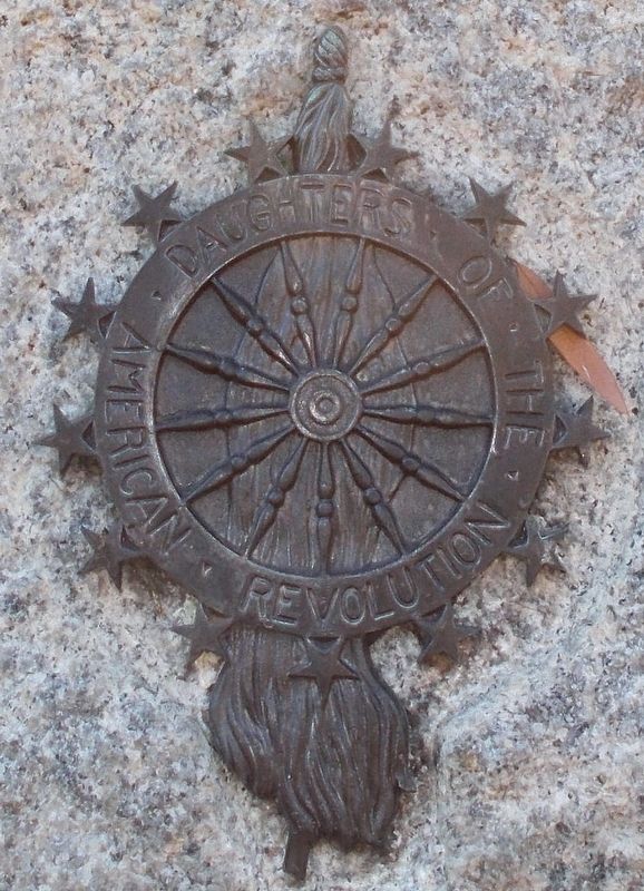 Detail of the DAR Seal on the monument’s rear. image. Click for full size.