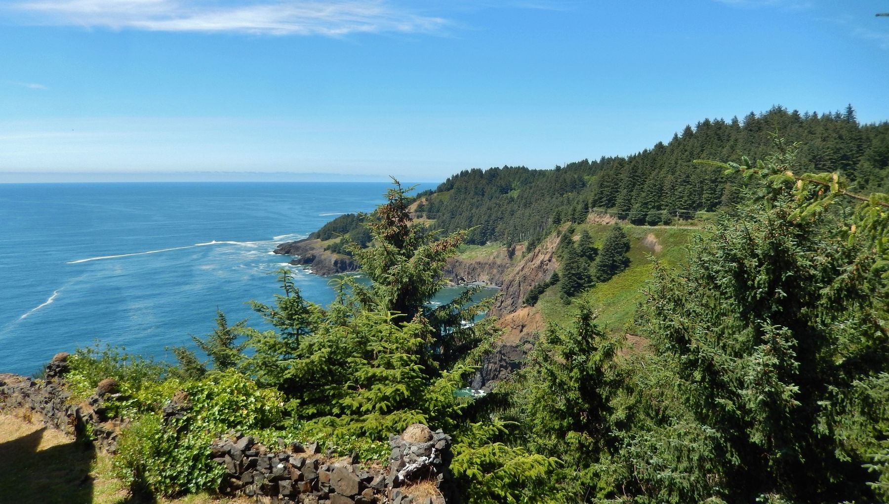 Cape Foulweather (<i>view north from near marker</i>) image. Click for full size.