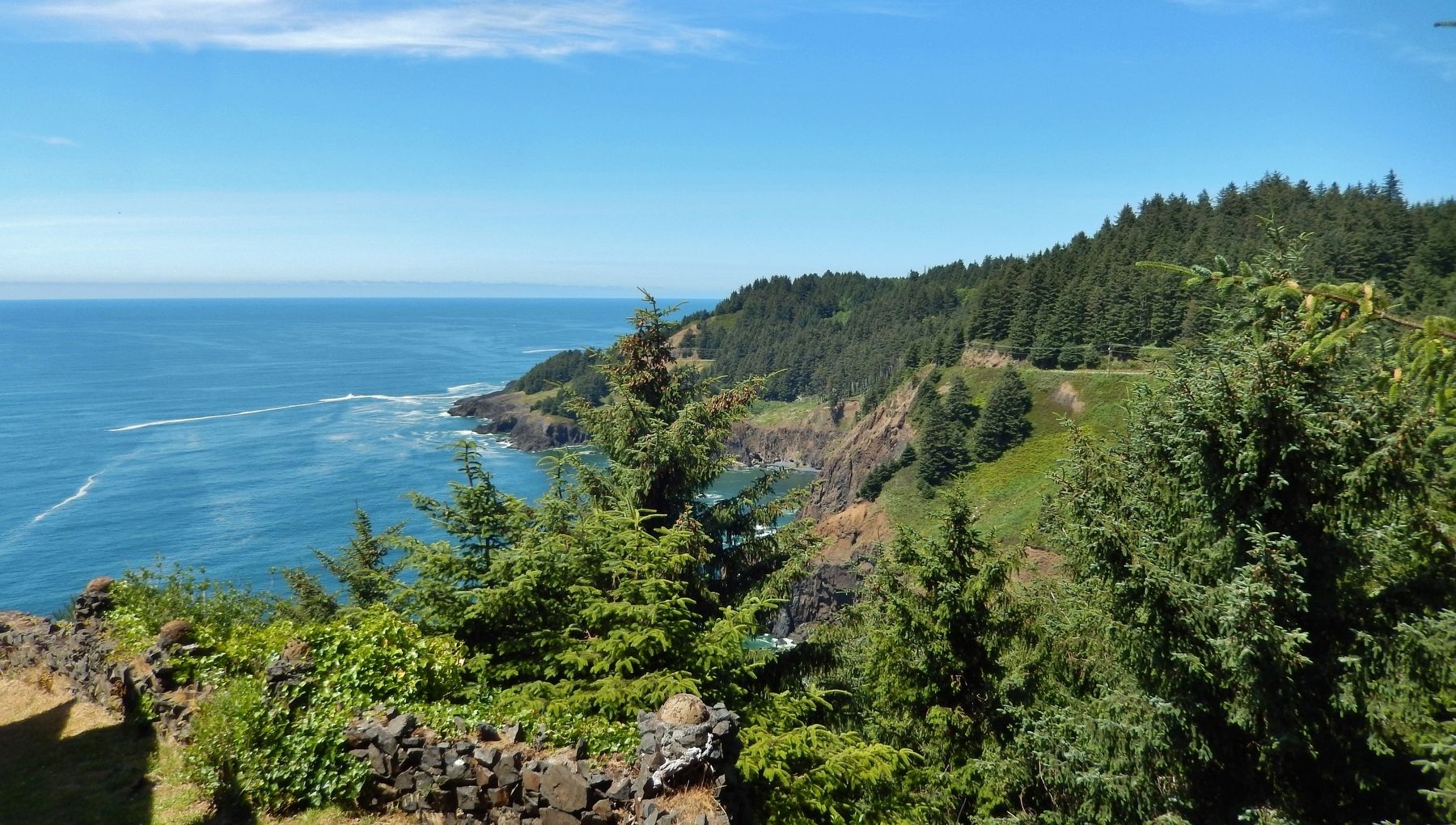 Cape Foulweather (<i>view north from near marker</i>) image. Click for full size.