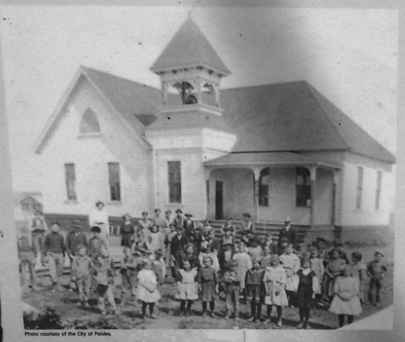 Marker detail: Paisley's First Schoolhouse image. Click for full size.