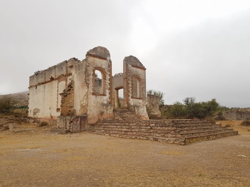 The ruins of a chapel at Ex-Hacienda El Tri�ngulo image. Click for full size.