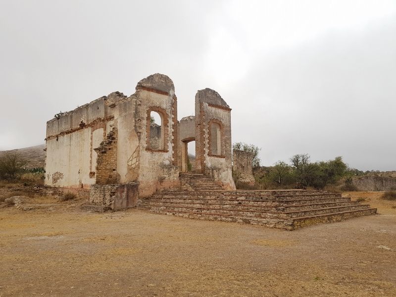 The ruins of a chapel at Ex-Hacienda El Triángulo image. Click for full size.