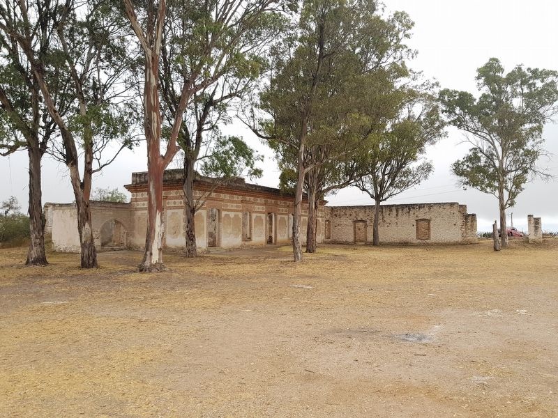 An additional view of the Ex-Hacienda El Tri�ngulo image. Click for full size.