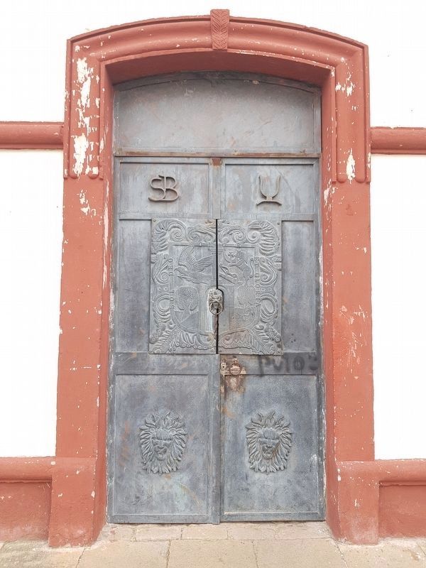 Detail of a door at the Santa Brígida main building image. Click for full size.